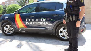 agentes-policia-nacional-concentran-este-lunes-badajoz-protesta-falta-radiopatrullas-calles_96